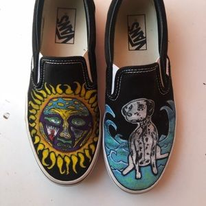 Woman’s 7.5 painted black vans‼️price negotiable‼️